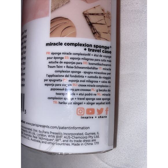 Real Techniques Miracle Complexion Sponge + Travel Sponge Case 01711 New in Box - Picture 7 of 9